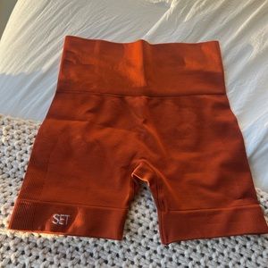 SET ACTIVE Vintage Burnt Orange Biker Shorts NWT